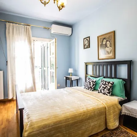 In Kalamaria Apartment